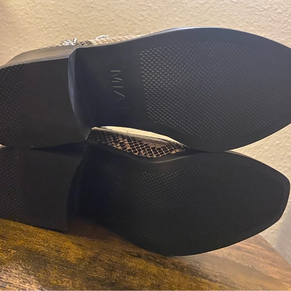 Brand new MIA ankle boots with cutouts - Picture 5 of 5